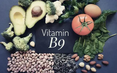 Frukt, grönsaker och nötter som är rika på folsyra vitamin B9.