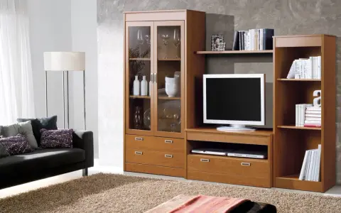 Salón con muebles color cerezo. Ideas para pintar paredes y crear un ambiente acogedor.