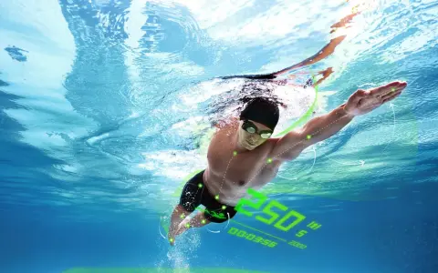 Un nageur concentré effectue un exercice de natation, avec des données de performance affichées numériquement.