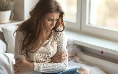 Nerwica objawy: poznaj niepokojące sygnały i jak je rozpoznać