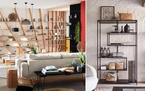 Un salon bibliothèque cosy avec des étagères en bois remplies de livres et d'objets décoratifs. Un canapé confortable invite à la détente.