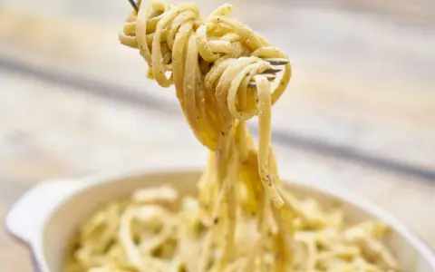 Carbonara perfecta: 5 ingredientes, sin nata y cremosa. ¿Te atreves?