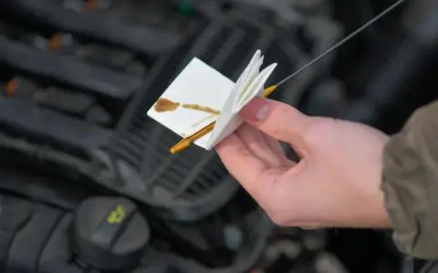 Motoröl nachfüllen: So vermeiden Sie teure Motorschäden