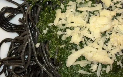 Czarne spaghetti przepisy: 10 wyjątkowych pomysłów na dania
