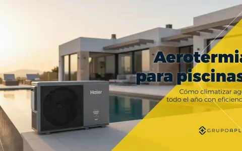 Unidades de aerotermia para piscinas junto a una piscina moderna. Disfruta del agua templada todo el año con eficiencia.