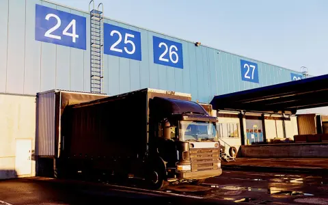 Stawka za kilometr busa 3.5t: Jak wycenić transport i nie stracić?