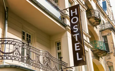Nocleg w hostelu: Co musisz wiedzieć, zanim zarezerwujesz?