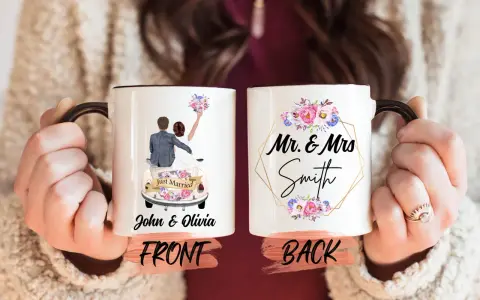 Tazas de boda personalizadas con pareja en coche "Just Married" y "Mr. & Mrs. Smith".
