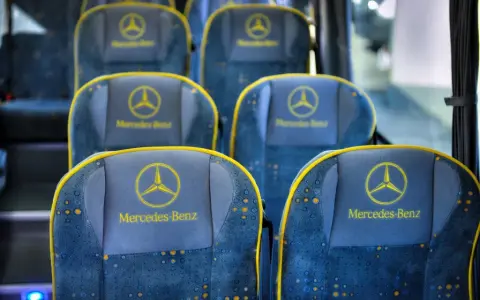 Contbus Warszawa: Gdzie znajdziesz swój autobus na Dworcu Zachodnim?