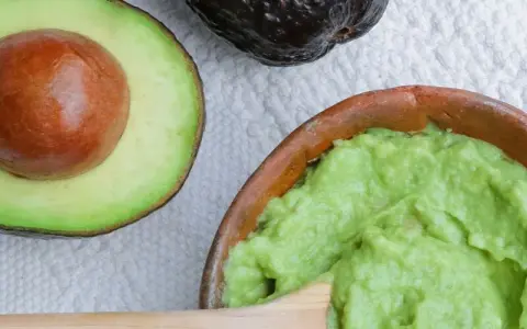 Jak zachować zielone guacamole? Sprawdzone metody, by nie ciemniało!