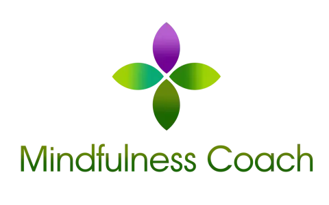 Logotyp med en blomliknande symbol i lila och grönt, samt texten "Mindfulness Coach". Symbolen kan associeras med mindful tapping.