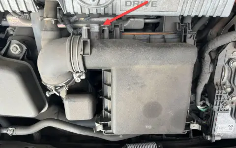 A red arrow points to a clip on the air intake system of a Toyota Hybrid Synergy Drive. This could be related to a p0102 code.
