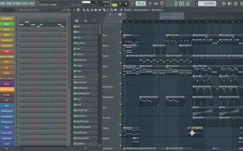 Sekwencer FL Studio z widocznym projektem "BassIntro", pełnym ścieżek syntezatorów i sampli.
