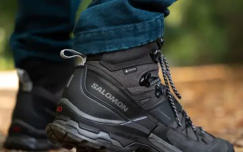 Las mejores botas de montaña Salomon para tus aventuras al aire libre