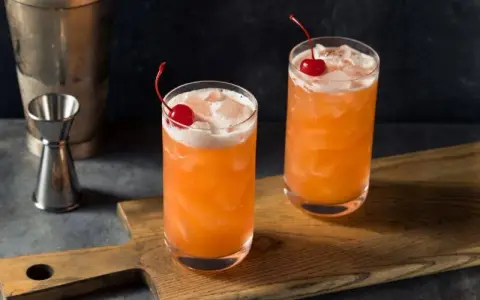 Drinki z białym rumem: Proste przepisy na domowy bar i klasyki