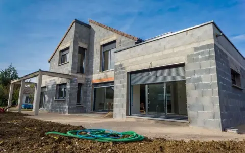 Ile kosztuje wybudowanie domu 120m2? Sprawdź aktualne ceny i koszty