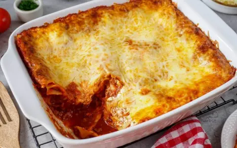Herzhafte Lasagne mit geschmolzenem Käse, ein köstlicher creme fraiche ersatz für Ihre nächste Lasagne-Kreation.