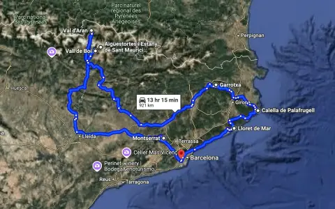 Map showing the hop on hop off Barcelona blue route, a 921 km journey through Catalonia, including stops in Girona and Montserrat.