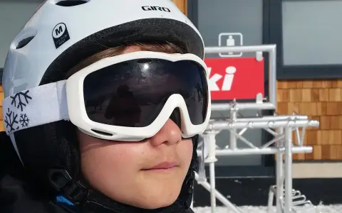 Kask na narty dla dzieci: wybierz idealny i chroń swoje dziecko!