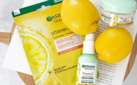 Vitamin C abends oder morgens: Die beste Anwendung für strahlende Haut