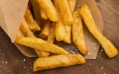 Jak zrobić frytki? Chrupiące i bez błędów poradnik eksperta!