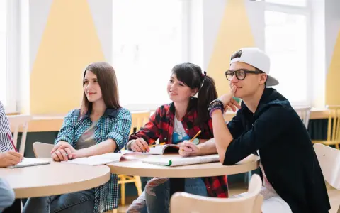 Etat w świetlicy szkolnej: Ile godzin pracuje wychowawca?