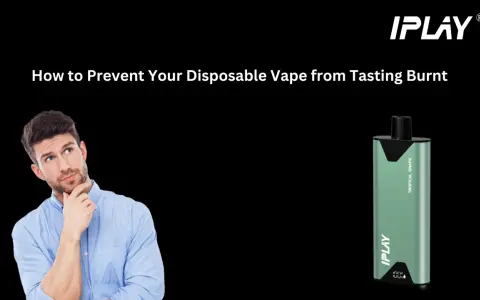 Hombre pensativo junto a un vapeador IPLAY Tropical Grape. Aprende a quitar sabor a quemado y disfrutar de tu experiencia.