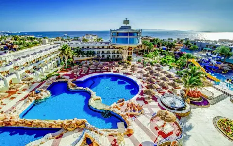 Luksusowy resort z basenami i zjeżdżalniami, idealny na wakacje. Sea gull beach resort opinie potwierdzają jego wysoki standard.
