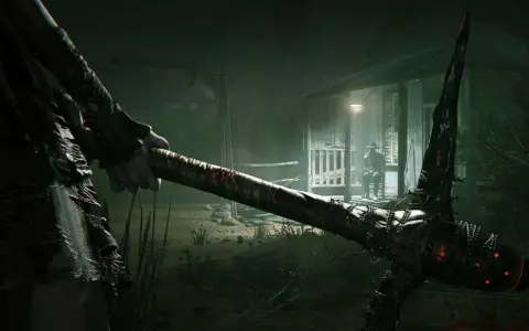 Mroczna postać trzyma zakrwawiony topór. W tle siedzi mężczyzna w kapeluszu. Czy Twój sprzęt sprosta wymaganiom Outlast 2?