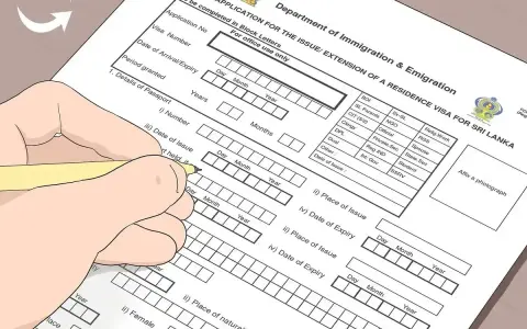 Wypełnianie wniosku o wizę do Sri Lanki. Ręka z żółtym pisakiem uzupełnia formularz "APPLICATION FOR THE ISSUE/EXTENSION OF A RESIDENCE VISA FOR SRI LANKA".