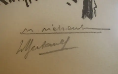 Signature de Mathurin Méheut, un artiste breton, tracée à l'encre grise sur un fond crème.