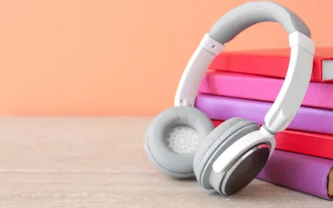 Słuchawki neodymowe czy dynamiczne? Wybór zależy od tego, czy wolisz słuchać audiobooków, czy muzyki.