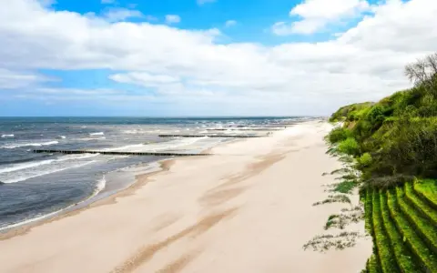 Gdzie najczystsza woda nad Bałtykiem? Plaże z Błękitną Flagą!