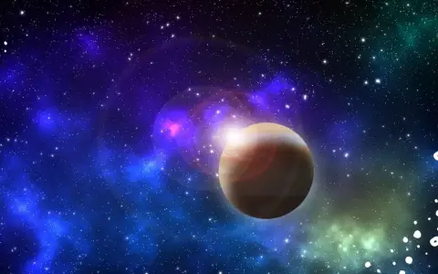 Planeta w kosmosie, otoczona mgławicami i gwiazdami. Czy to zjawisko retrogradacja co to?