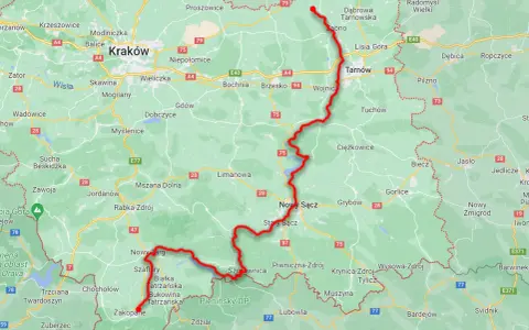 Mapa z zaznaczonymi trasami rowerowymi w okolicach Nowego Sącza i dalej na północ.