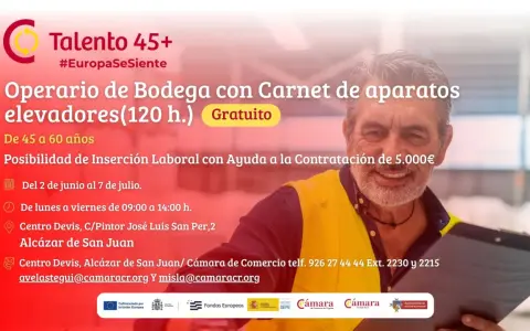Hombre sonriente, operario de bodega, con chaleco amarillo, ofrece curso gratuito de carnet de aparatos elevadores para mayores de 45 años.