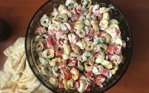 Tortellini: szybkie przepisy na obiady, sałatki i zupy