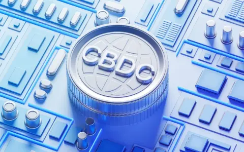 Moneta z napisem CBDC na tle obwodów drukowanych. Zastanawiasz się, cbdc co to? To cyfrowa waluta banku centralnego.