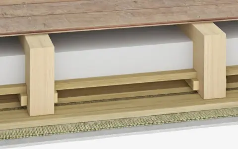 Dettaglio costruttivo per isolamento acustico soffitto: legno, materiale isolante bianco e finitura a vista.