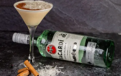 Bacardi Malinowe: Jak zrobić idealne drinki? Proste przepisy!