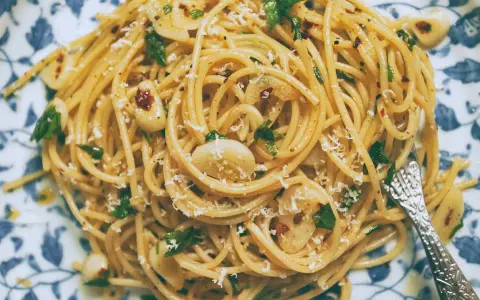 Spaghetti z chili: Klasyka i wariacje. Jak zrobić idealne?