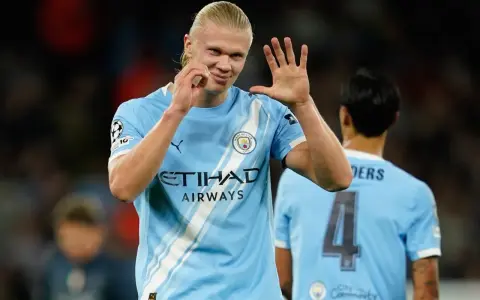 Erling Haaland, el jugador con más Champions, celebra un gol con el Manchester City.