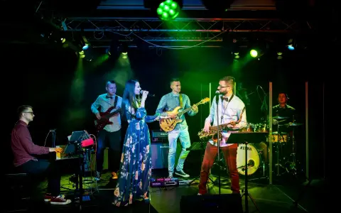 Ile kosztuje wynajęcie zespołu disco polo na wesele? Ceny i wskazówki