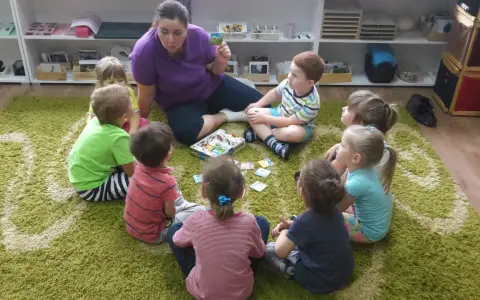 Jak zajęcia z logopedii w przedszkolu wspierają rozwój mowy dzieci