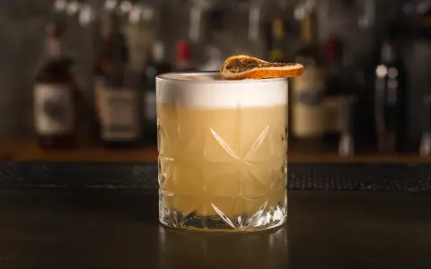 Zrób Whisky Sour jak profesjonalista: Klasyczny przepis + triki