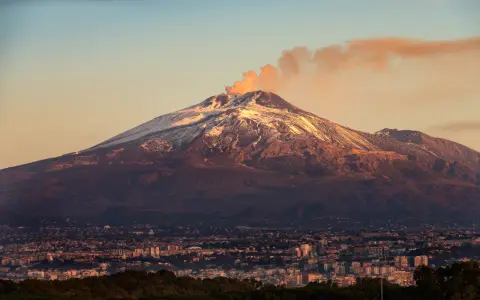Etna na Sycylii: Jak zwiedzić aktywny wulkan? Przewodnik i koszty