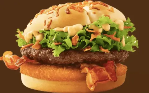 Burger Drwala: 915 kcal. Jak go jeść i nie żałować?
