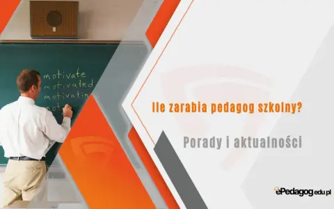 Nauczyciel motywuje uczniów, pisząc na tablicy. Dowiedz się, czym zajmuje się pedagog szkolny i jakie są jego zarobki.