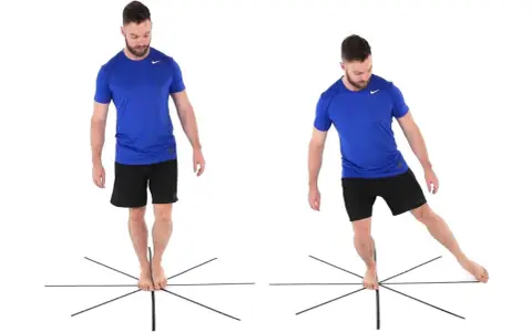 Homme effectuant un exercice de renforcement du genou, en déplaçant son pied sur une étoile de direction pour améliorer l'équilibre et la stabilité.