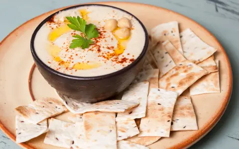 Czy hummus jest dietetyczny? Odkryj jego zdrowotne właściwości i kalorie
